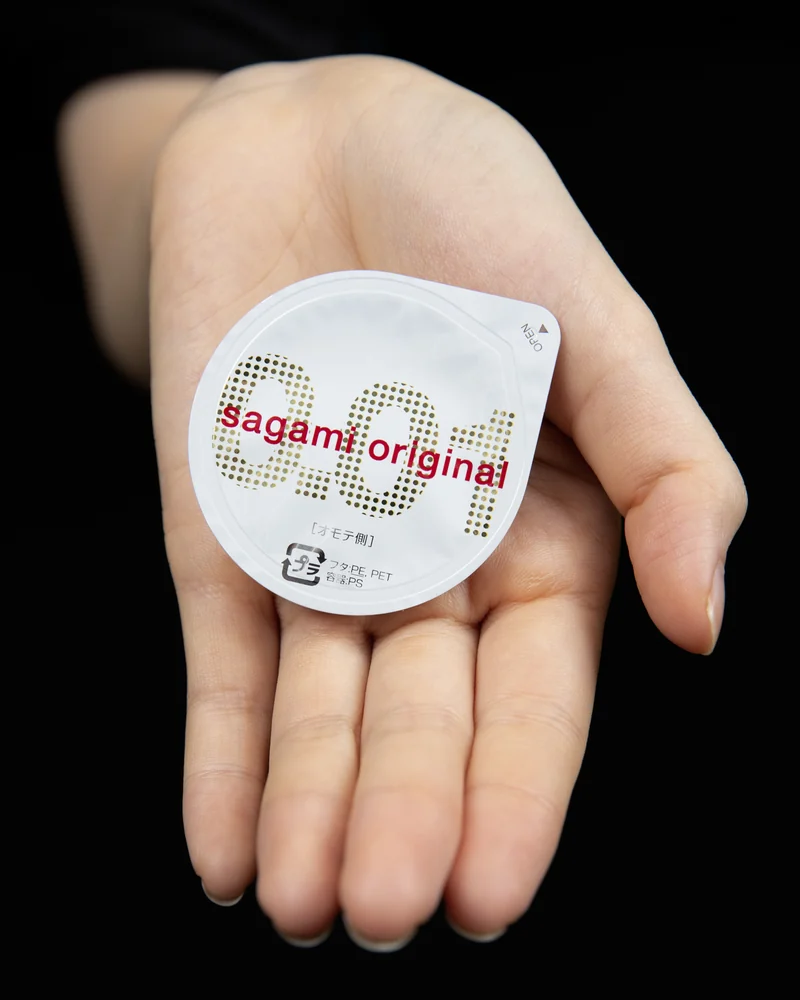 Sagami Original 0.01 – Cầm trên tay